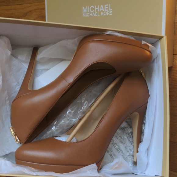 NIB Michael Kors Antoinette Leather Pump Heels